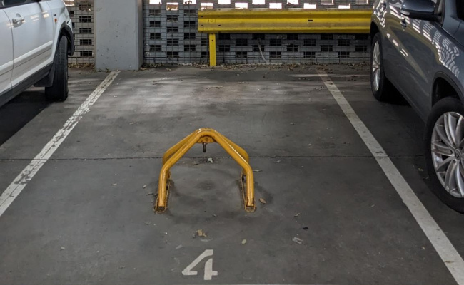 Indoor lot parking on William St in Melbourne