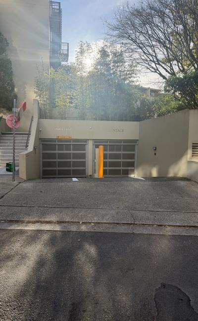 Single garage available to rent in Double Bay.