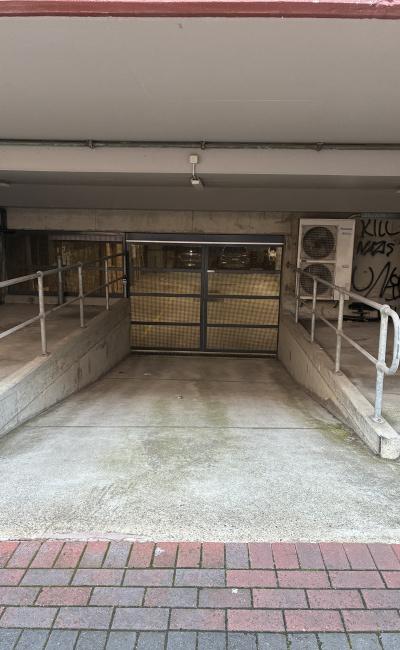 Less than 2 min walk to Crows Nest Metro