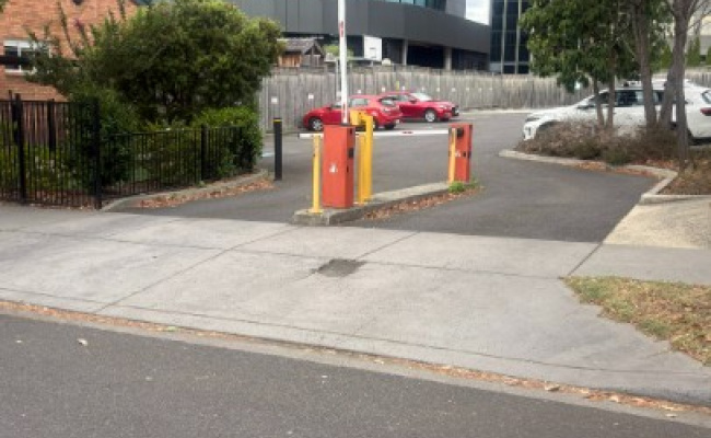 Great Outdoor Parking near Camberwell Junction - Available MONDAY - THURSDAY ONLY