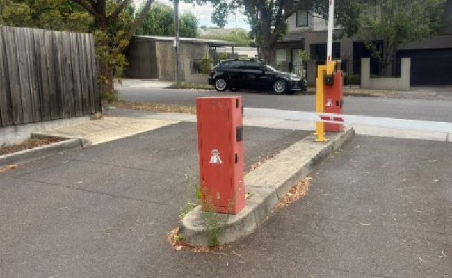 Great Outdoor Parking near Camberwell Junction - Available MONDAY - THURSDAY ONLY