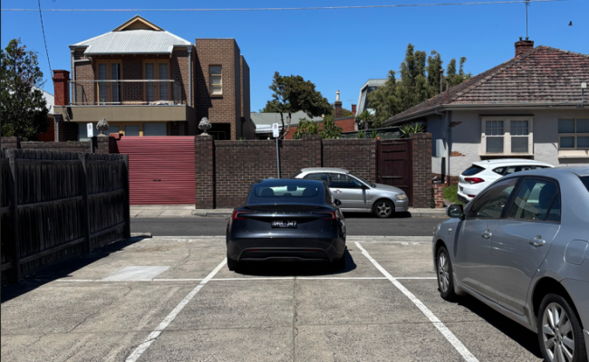 Parking near Toorak Park & Orrong Reserve