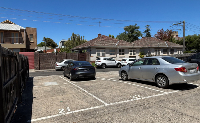 Parking near Toorak Park & Orrong Reserve