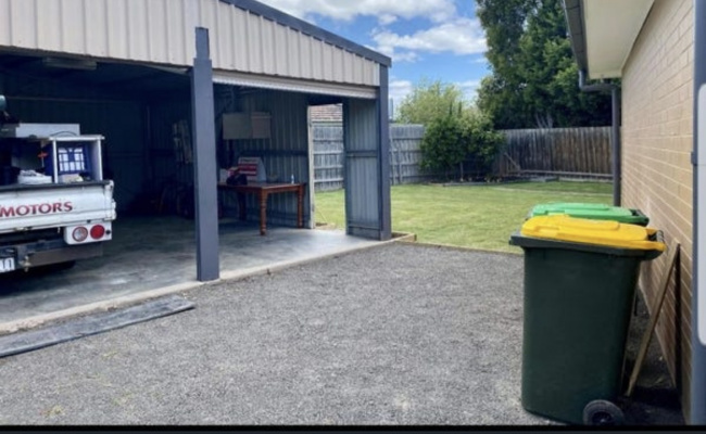 Driveway parking on Zimmer Court in Epping Victoria